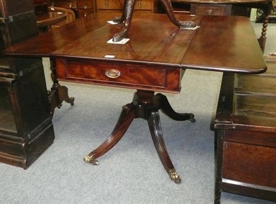 Lot 695 - George III mahogany Pembroke table