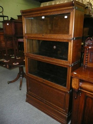 Lot 698 - Globe Wernicke bookcase