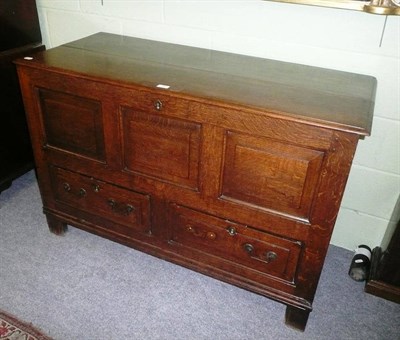 Lot 750 - Oak mule chest