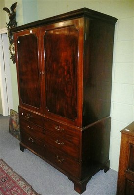 Lot 751 - Mahogany linen press