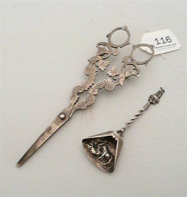 Lot 116 - A Dutch silver caddy spoon and a pair of silver grape scissors