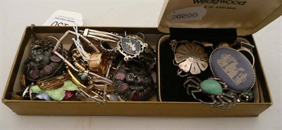 Lot 130 - A 9 carat gold band ring, an enamel and paste bow brooch, silver jewellery and assorted costume...