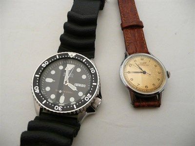 Lot 163 - A gents 'Seiko' wristwatch and a steel gents 'Tissot' wristwatch (2)