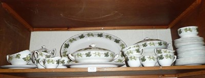 Lot 422 - The Worcester Hop - Mathon Pattern, fifty eight piece tea and dinner service