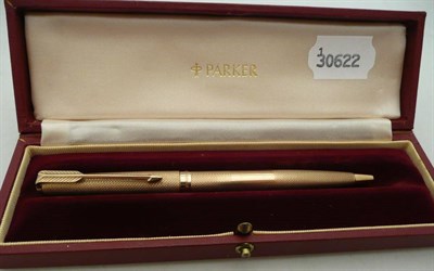 Lot 475 - A 9 carat gold Parker ball point pen