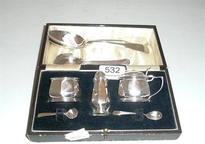 Lot 532 - Cased condiment set, pair Newcastle dessert spoons and a set of five silver teaspoons