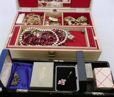 Lot 547 - Quantity of costume, gold and silver jewellery