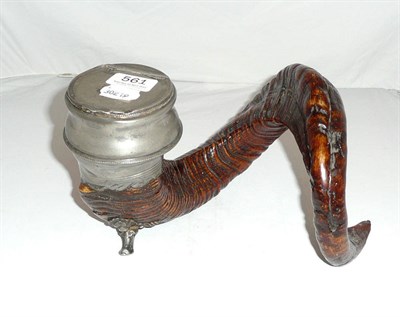 Lot 561 - A ram's horn snuff mull