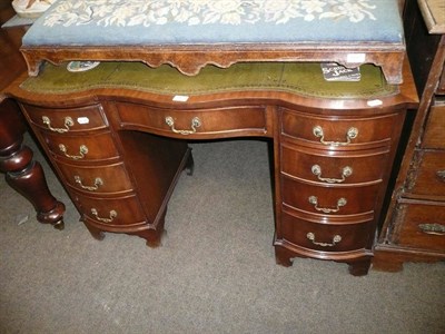 Lot 662 - A small mahogany pedestal desk