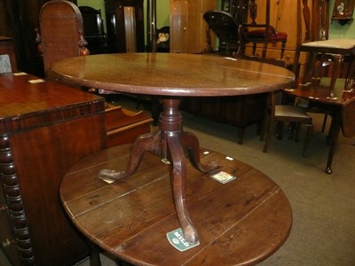 Lot 708 - Dwarf oak circular tripod table