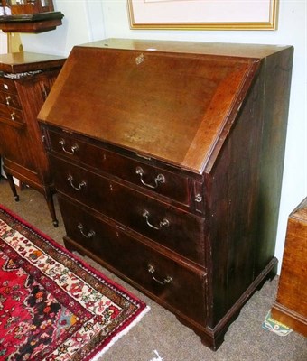 Lot 740 - An oak bureau