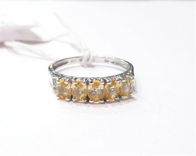 Lot 67 - Yellow sapphire ring