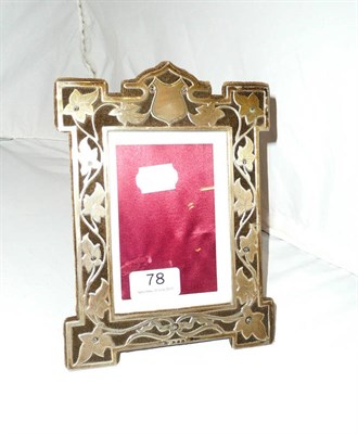 Lot 78 - A silver and velvet ivy leaf photograph frame