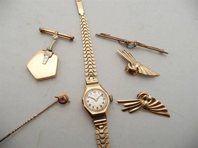 Lot 253 - Assorted gold jewellery and a ladies watch