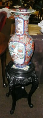 Lot 292 - Japanese Imari vase and stand