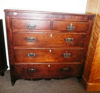 Lot 369 - An oak chest of drawers