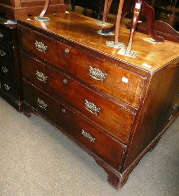 Lot 385 - Oak chest of drawers