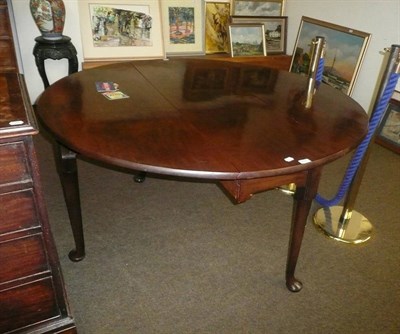 Lot 417 - A Georgian mahogany pad foot table