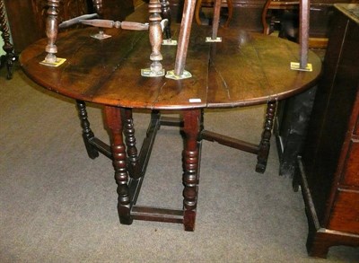 Lot 461 - A 17th/18th century gateleg dining table