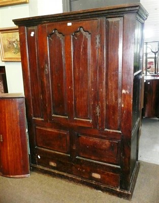 Lot 484 - An oak cupboard