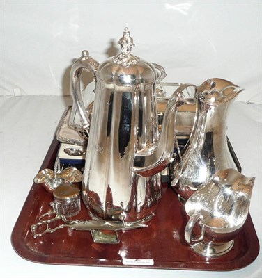 Lot 2 - A quantity of silver plate, two sets of cased teaspoons and a cased set of silver knives