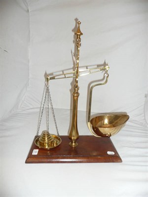 Lot 39 - A set of brass Avery Scales and weights