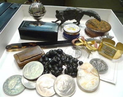 Lot 78 - Silver and tortoiseshell paper knife, Rosary beads, cameo brooch, gilt bow hair comb, snuff...