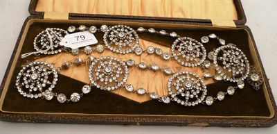 Lot 79 - Paste necklace in later case