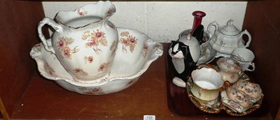 Lot 132 - Woodstock jug and basin, Carlton ware cat and mouse tea pot, Farmer's Arms cup and saucer,...