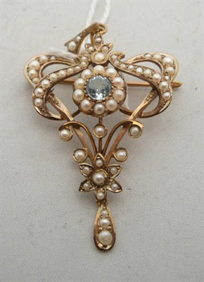 Lot 190 - 9ct gold, aquamarine and seed pearl brooch