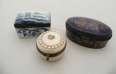 Lot 315 - A Delft blue and white rectangular snuff box, an oval blue and gilt glazed porcelain snuff box...