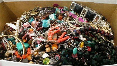 Lot 361 - A box of assorted costume jewellery