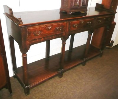 Lot 479 - An oak dresser base