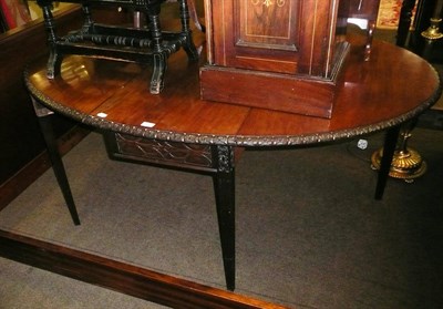 Lot 510 - Mahogany drop-leaf table