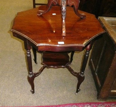 Lot 518 - A mahogany occasional table