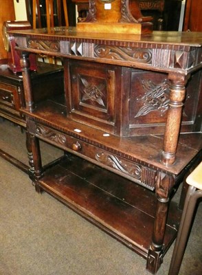 Lot 535 - An oak buffet court cupboard