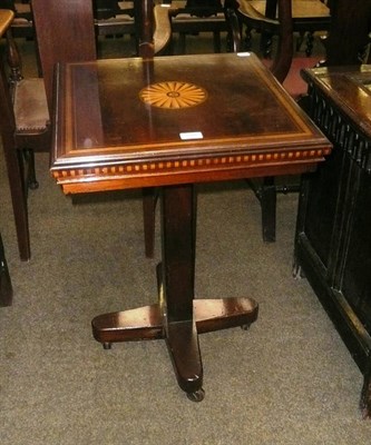 Lot 548 - An Edwardian inlaid mahogany pedestal table