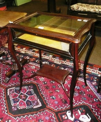 Lot 587 - Mahogany bijouterie table