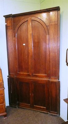 Lot 629 - An oak corner cupboard