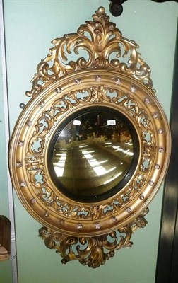 Lot 635 - A 19th century giltwood circular convex mirror