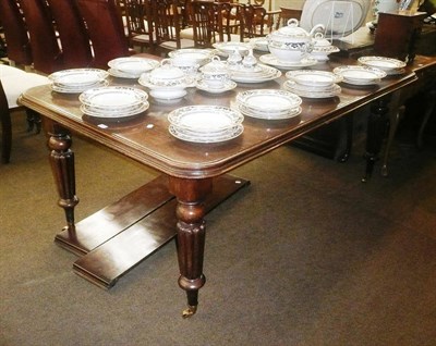 Lot 638 - A 19th century oak dining table