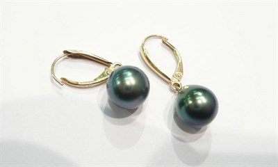 Lot 139 - A pair of cultured pearl drop earrings