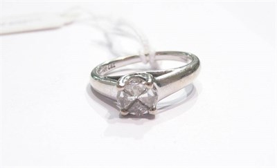 Lot 147 - A diamond cluster ring