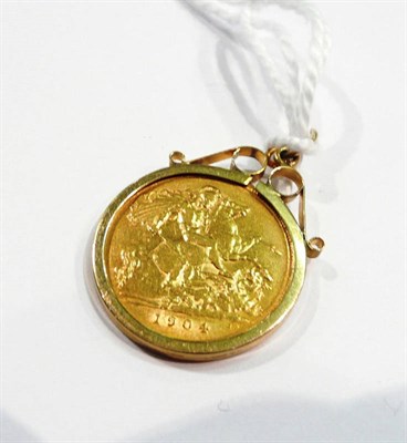 Lot 326 - A 1904 half sovereign loose-mounted as a pendant