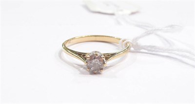 Lot 330 - An 18ct gold diamond solitaire ring