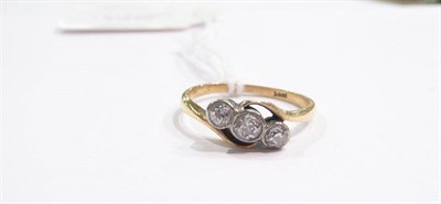 Lot 346 - A diamond three stone twist ring