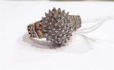 Lot 361 - A 9ct gold diamond cluster ring