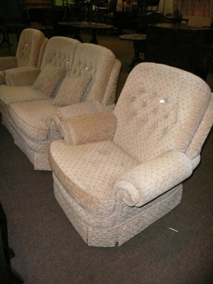 Lot 440 - Three piece suite