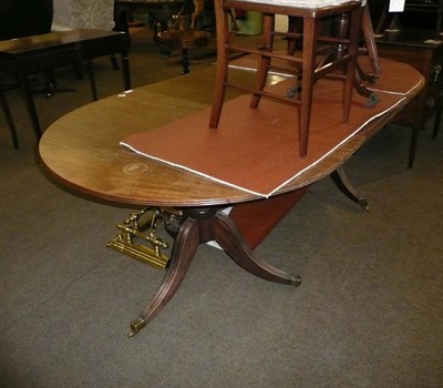 Lot 462 - Mahogany pedestal dining table