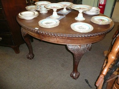 Lot 481 - Early 20th century mahogany extending dining table